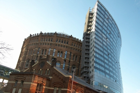 Gasometer B mit Schild